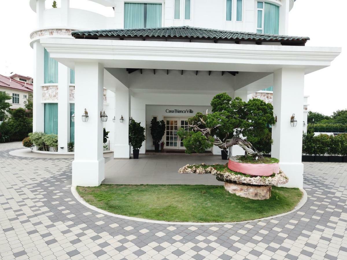 Casa Bianca Hotel Keluang Exterior foto