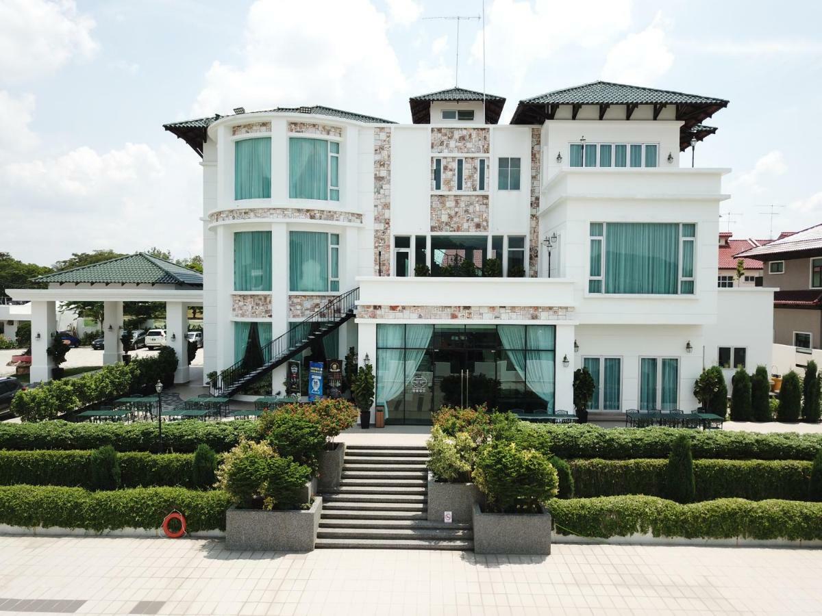 Casa Bianca Hotel Keluang Exterior foto